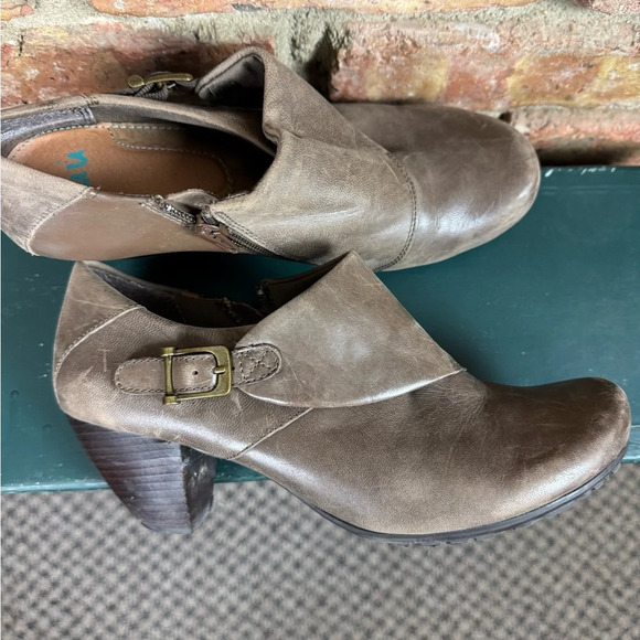 Yuu Tammy Leather Ankle Booties - Size 9 - Picture 2 of 4